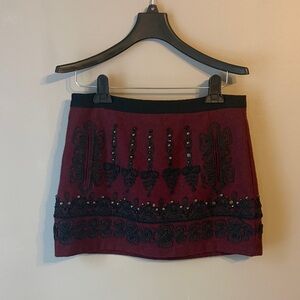 Nanette Lepore Black/Burgundy/Beaded/Appliqué Mini Skirt. Size 2.